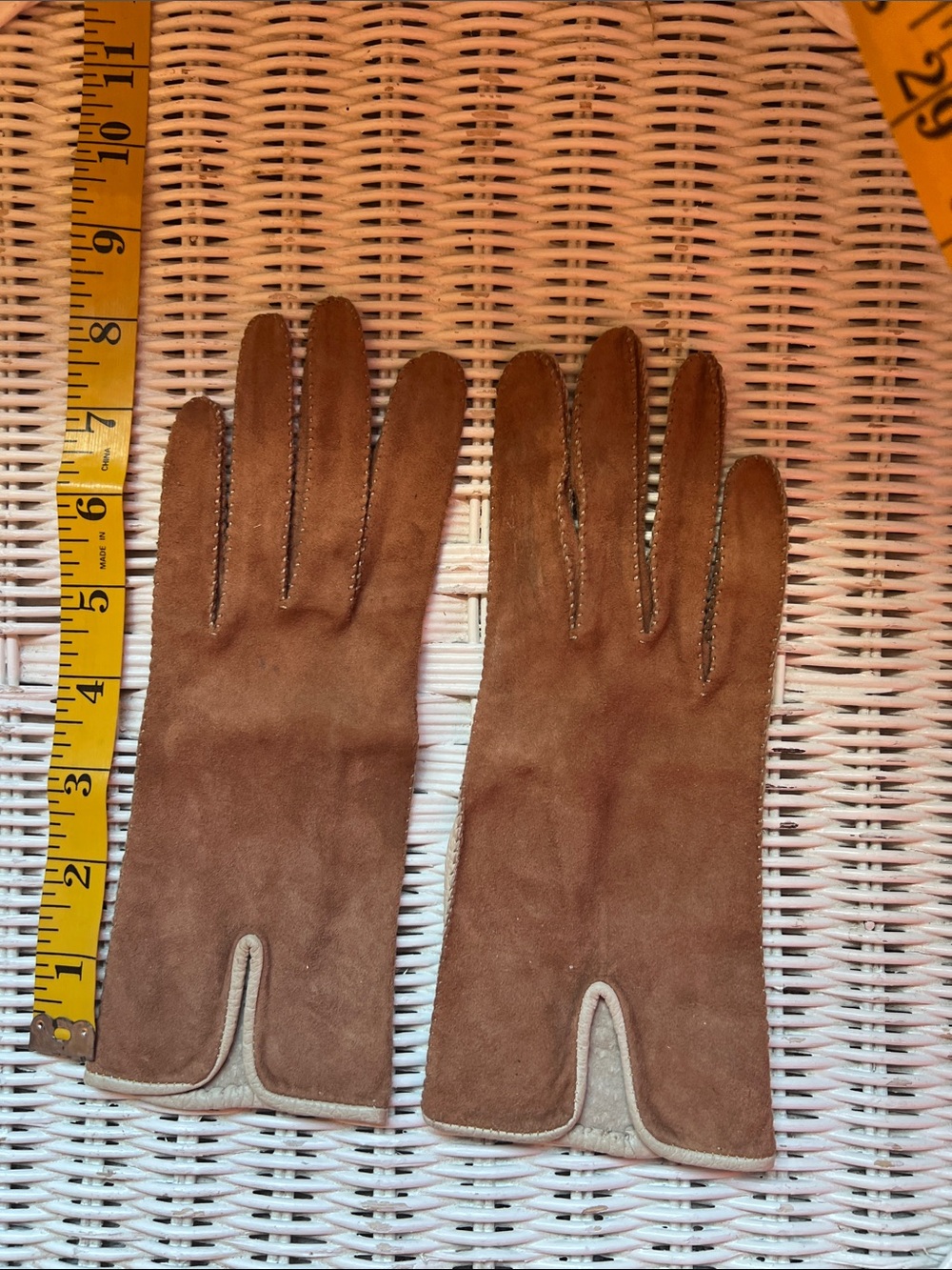 Vintage Suede Leather Gloves - Picture 11 of 12